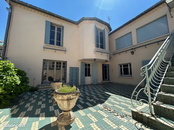 Maison 7 pièces 205 m²