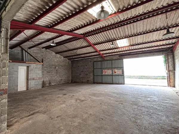 Local commercial d'environ 350m²