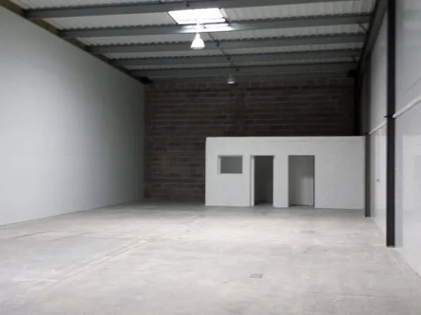 Local d'activité 250 m²