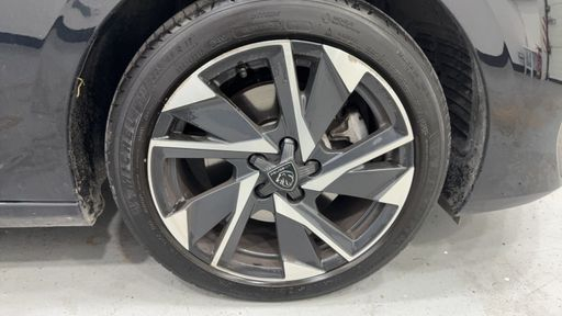 Peugeot 308 1.5 BlueHDi 130 EAT8 - Allure – 2025 – 53500 km – Diesel – Boîte Automatique — photo 18