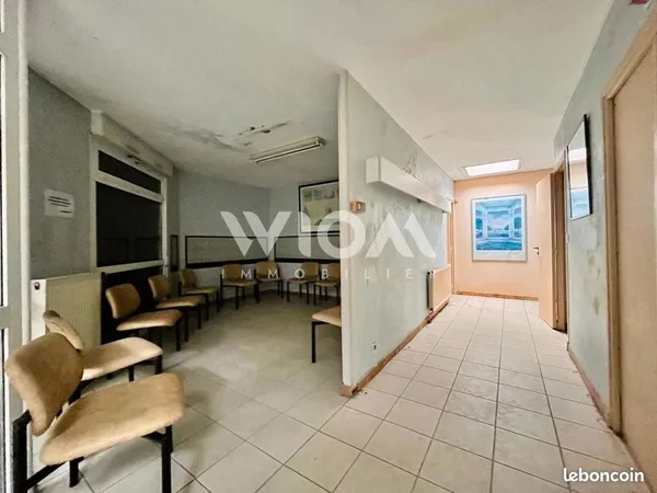 Local 8 pièces 260 m²
