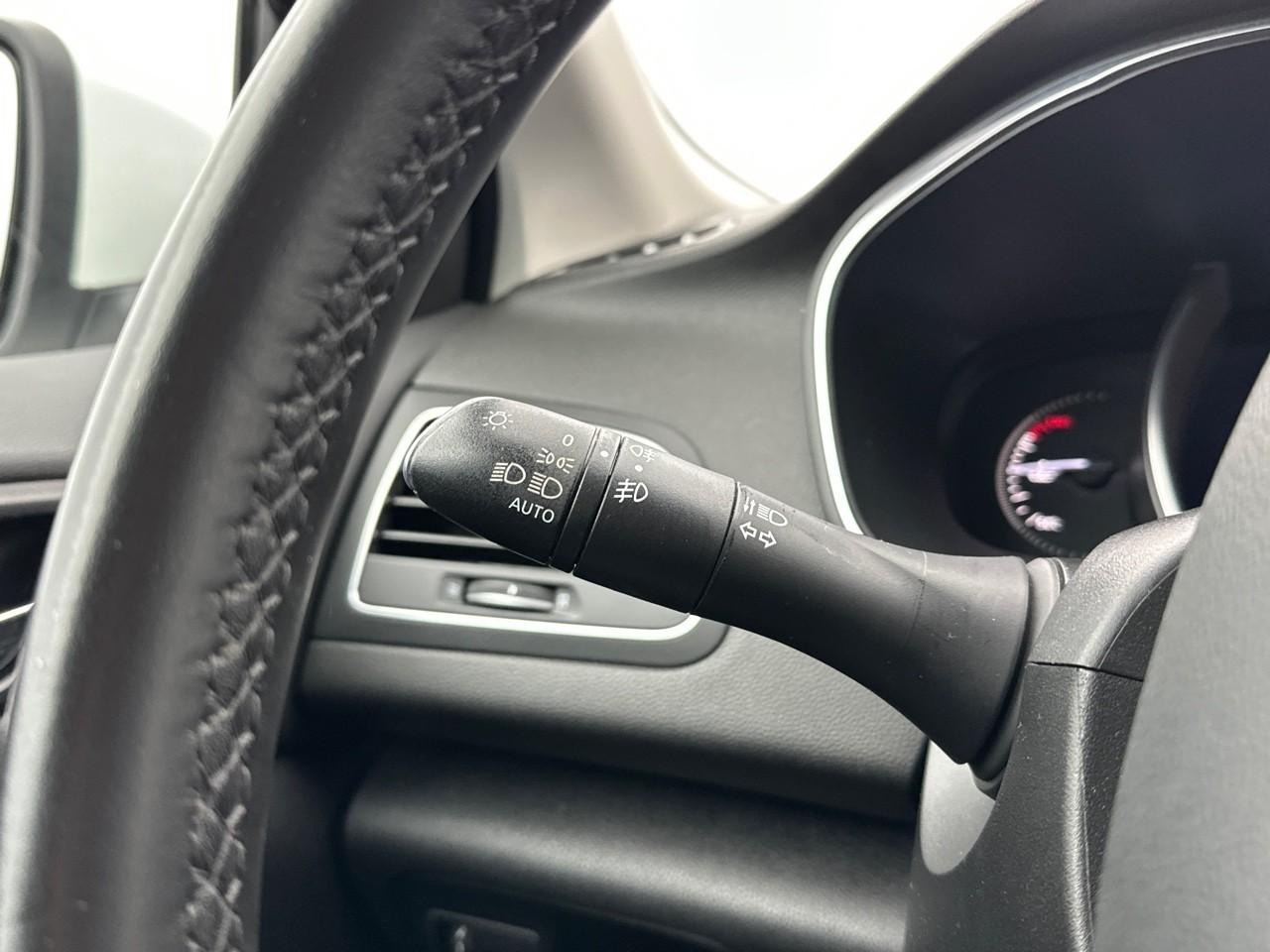 Renault Megane megane iv berline tce 130 energy intens — photo 20