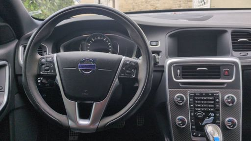 Volvo V60 2.0 T6 367 AWD Geartronic - Polestar – 2017 – 115440 km – Essence – Boîte Automatique — photo 28