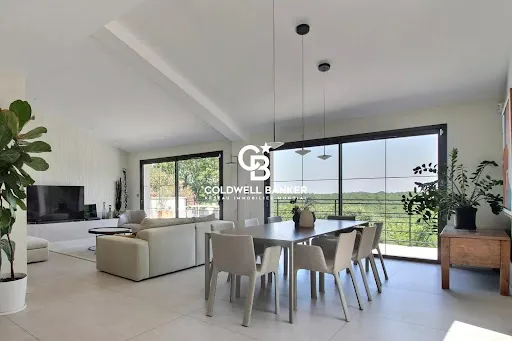 Maison 8 pièces 285 m²