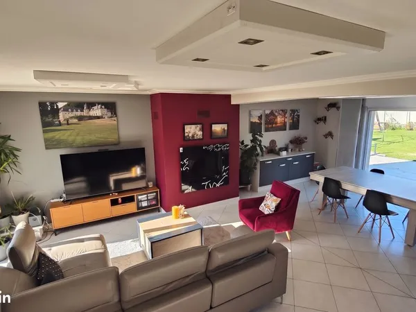Maison familiale récente 210 m² - 5 ch (1ch en RDC) - Terrain 910 m² - Proche Vendôme