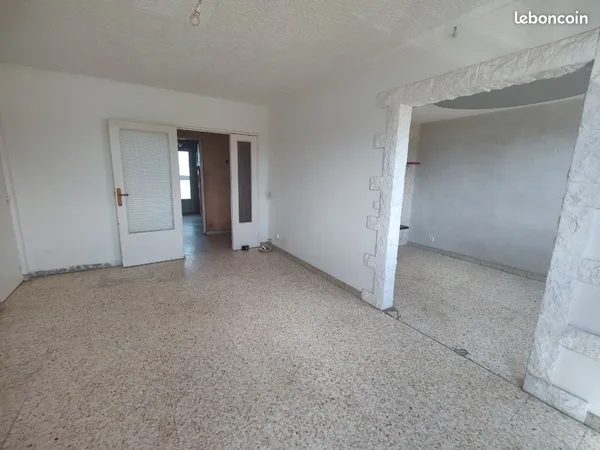 Appartement T4 à louer nu résidence La Graniere avec cuisine neuve