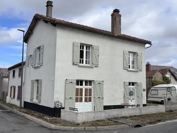 Maison de village meublée proche de L'Isle Jourdain