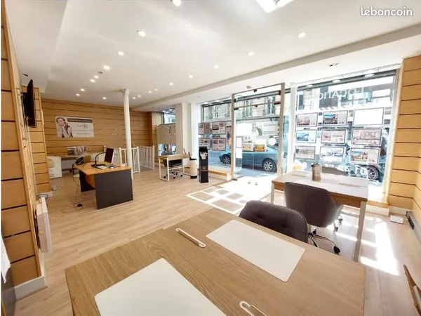 Local commercial 117 m² PARIS
