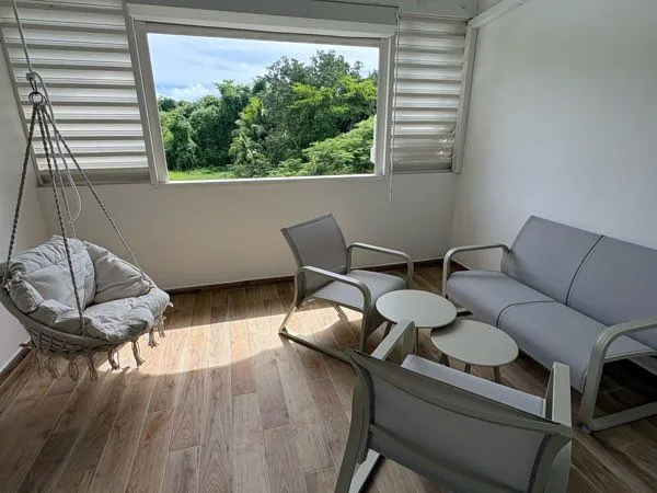 T2 bis meublé rénové avec terrasse couverte - Les Abymes secteur calme