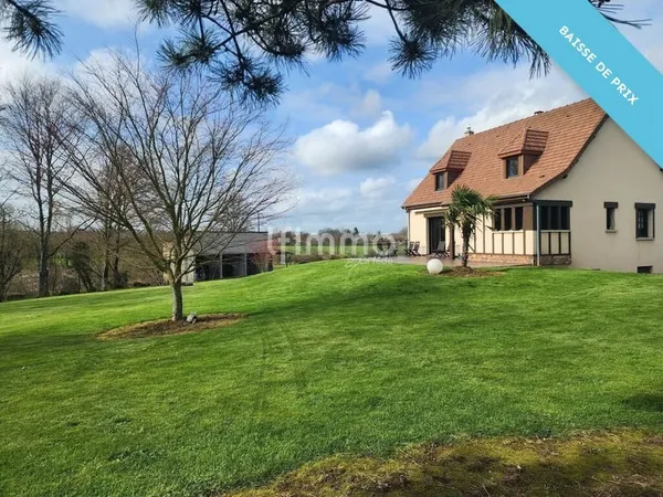 Maison traditionnelle avec étang
