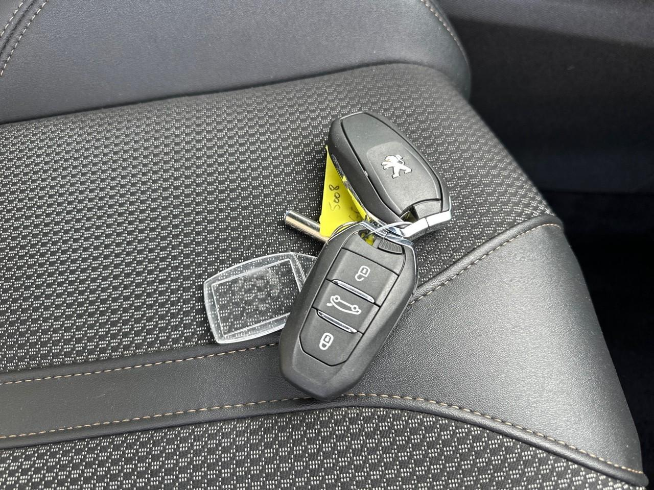 Peugeot 5008 puretech 130ch s&s eat8 gt — photo 36