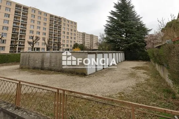 Stationnement Location Caluire-et-Cuire   82€