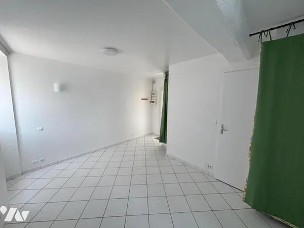 Studio 1 pièce 19 m²