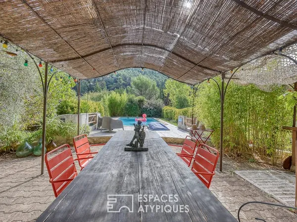 Maison atypique à réinventer au coeur du parc naturel de la Sainte-Baume