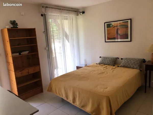Chambre étudiante dans maison spacieuse