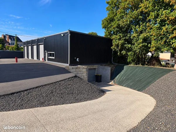 Local commercial 500m2 idéalement situé a louer