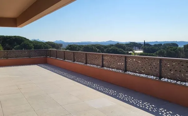 T4 TERRASSE FREJUS