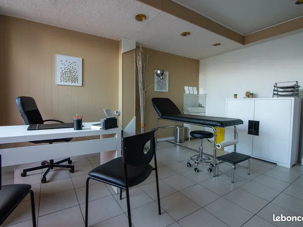 ⚕️ Local professionnel 18 m² Vitrine acces PMR