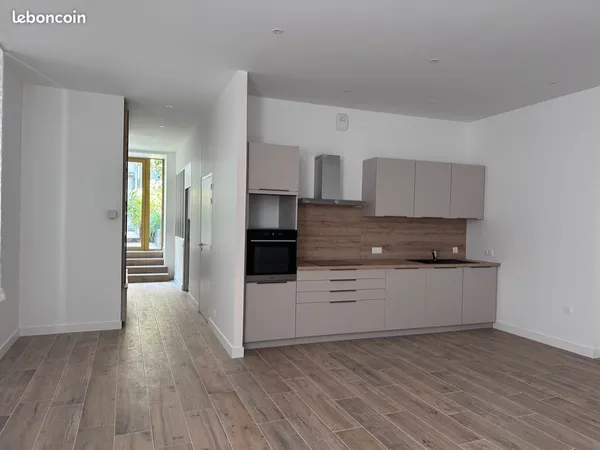 Appartement T2 60 m² avec cour privative de 36 m² - Centre-ville de Vannes