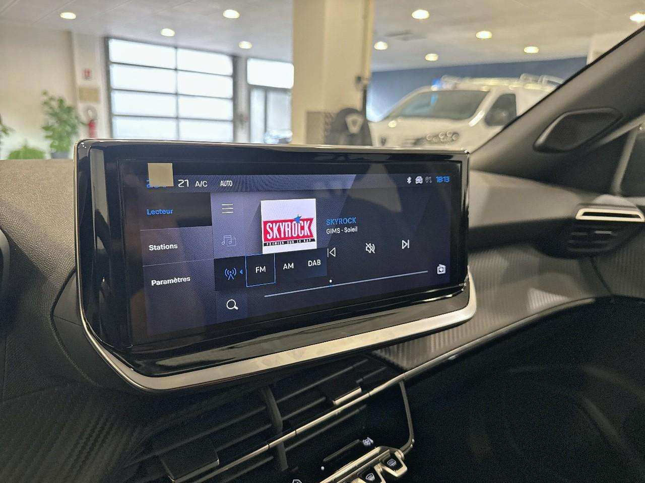 Peugeot 2008 1.2 hybrid 145ch allure e-dcs6 — photo 16