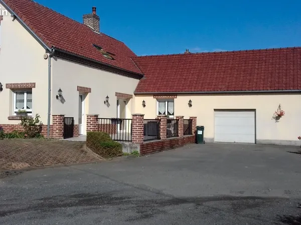 Maison avec hangar