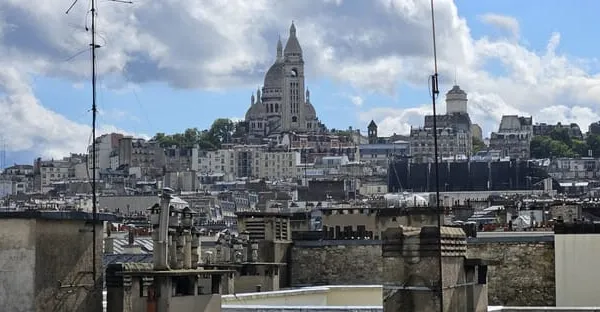 T2 TRAVERSANT EN ETAGE AVEC BALCON