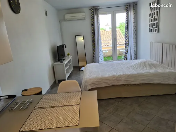 Loue studio meublé avec grande terrasse Saint Simon