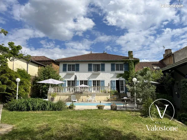 Maison 8 pièces 265 m²