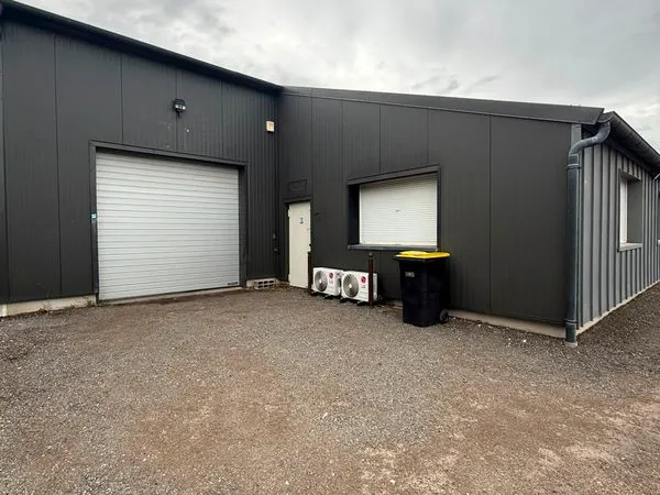 Local de stockage / Dépôt artisan 50m² - Chaingy ZI