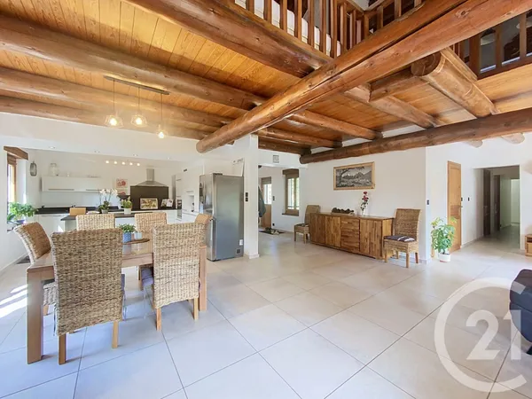 Maison 6 pièces 210 m²
