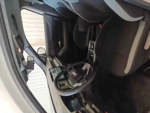 Dacia Duster hybrid-g 150 4x4 — photo 80