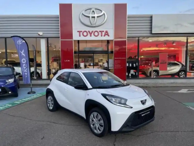 Toyota Aygo x 1.0 vvt-i 72ch dynamic — photo 1