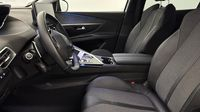 Peugeot 3008 HYBRID 225ch Allure Pack e-EAT8 — photo 12