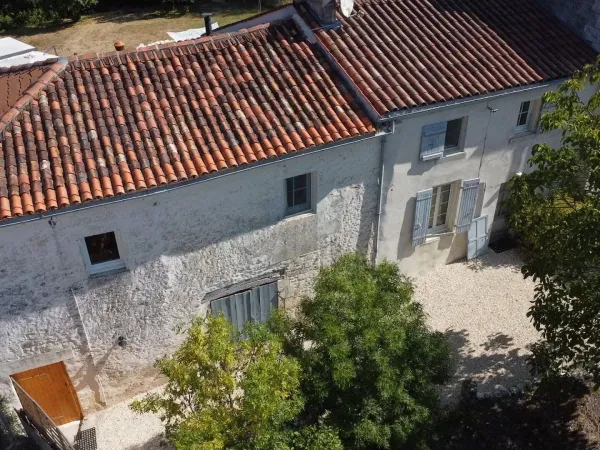 MAISON DE MAÎTRE CHARENTAISE ENTIÈREMENT RÉNOVÉE - AUCUN T
