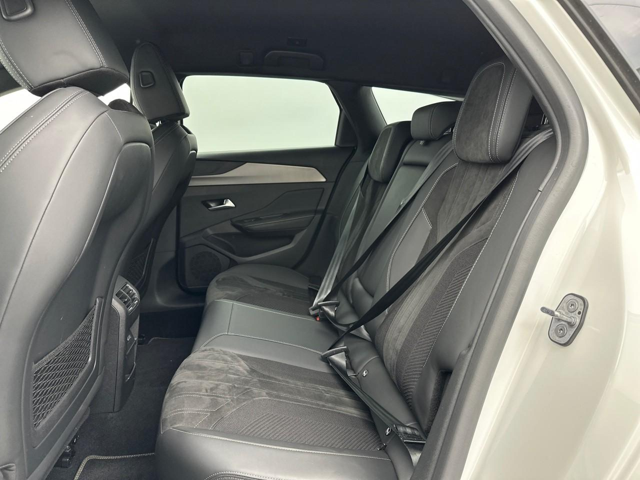 Peugeot 308 sw phev 180 e-eat8 gt — photo 12