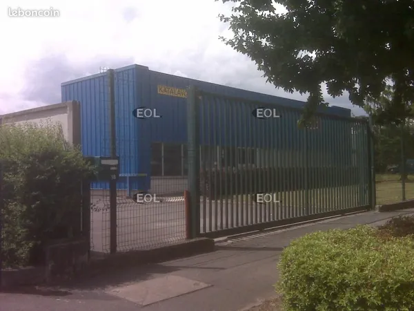 Local bureaux 300 m²
