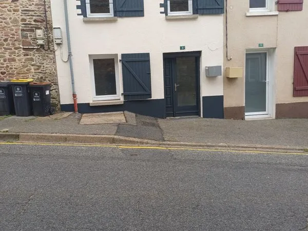 Vend petite maison de bourg 82000e