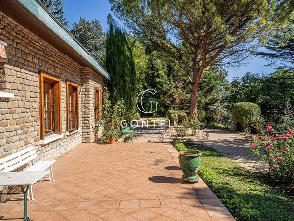 Vends maison à rénover - 195 m² - 5 pièces, 4 chambres - St Cyr Au Mont D Or 69450