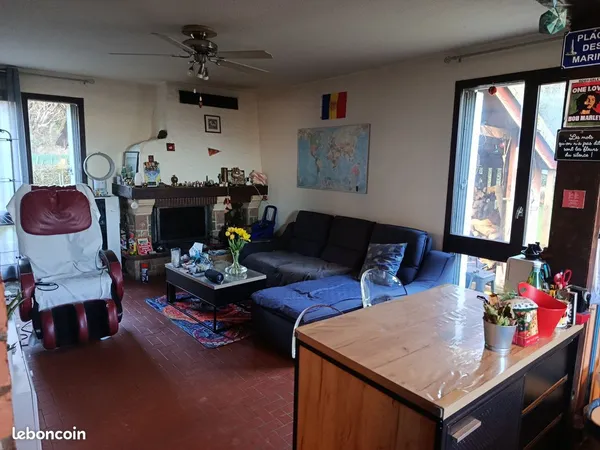 Chambre meublée dans maison avec jardin,bien située (10min du centre ville et lac )et exposée