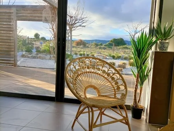 Maison 100m2 lumineuse vue garrigue au calme