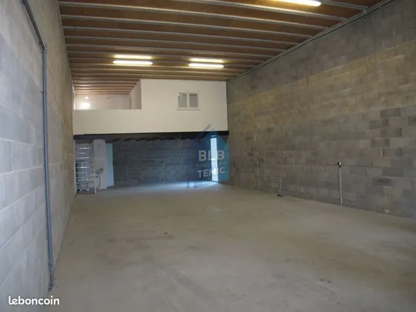 Local 121 m² Mireval