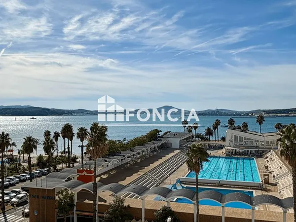 Toulon le mourillon/port marchand t3 traversant vue mer