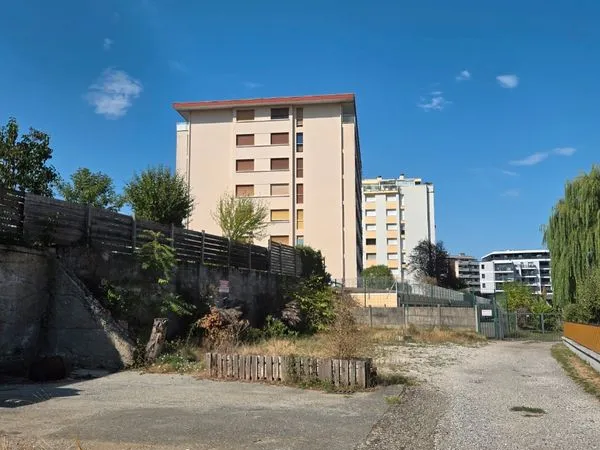 Places de parking à louer à 5 min de la douane de Moillesulaz