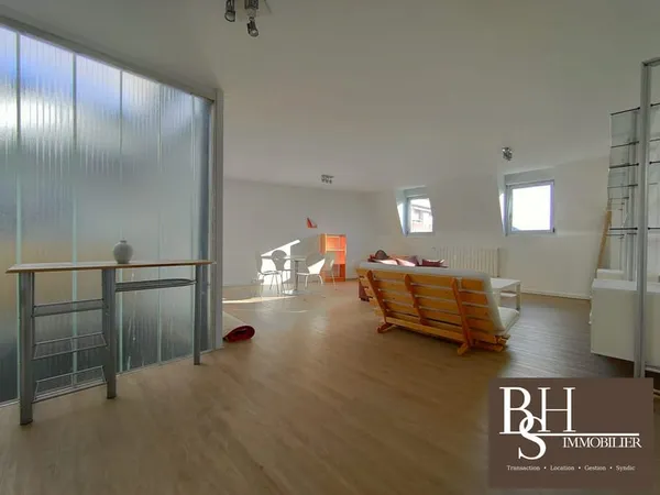 Appartement 2 pièces lumineux idéalement situé au coeur du Pl