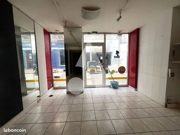 Local commercial 40 m² SAINT MAIXENT L ECOLE