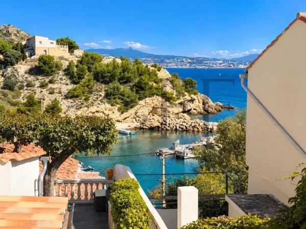 Vends maison - 80 m² - 3 pièces, 2 chambres - Le Rove 13740