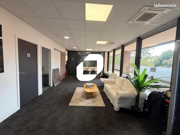 Bureau 250 m²