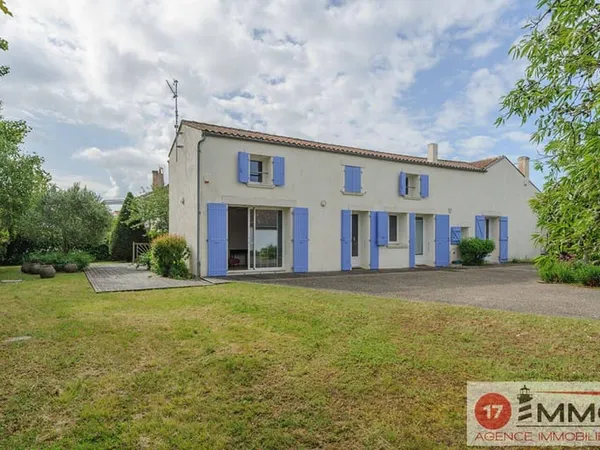 Maison 9 pièces 232 m²