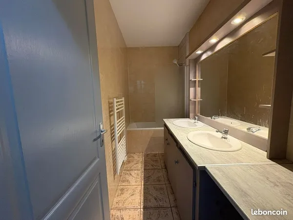 Maison T4 de plain-pied - 78 m² - Jardin clos 600 m² - Garage - Climatisation