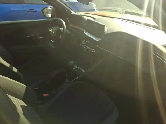 Peugeot 2008 puretech 100 s&amp;s bvm6 — photo 26